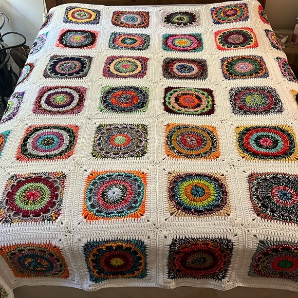 🛍️#2474 ‼️BE THE INLY ONE‼️NWOT‼️Hand Crochet Double Stranded Queen Size Afghan